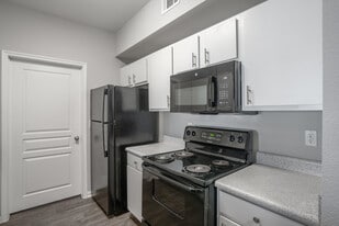 Stoneleigh in Corpus Christi, TX - Building Photo