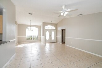 1651 Canoe Dr in Lutz, FL - Building Photo - Building Photo