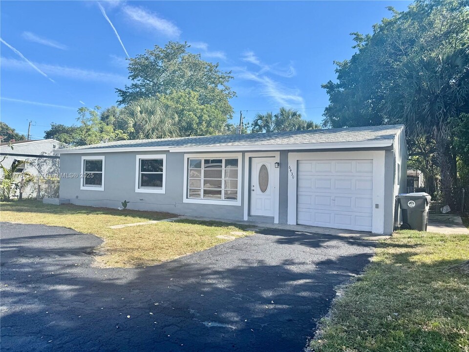 6430 SW 15th St in Pompano Beach, FL - Building Photo
