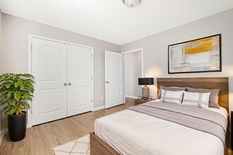 Stonecrest Apartments in New Albany, IN - Foto de edificio - Building Photo