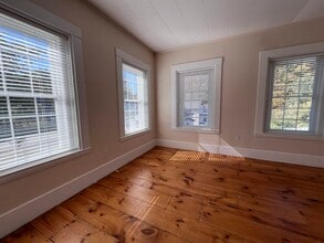 9 Forest St in Exeter, NH - Building Photo - Building Photo