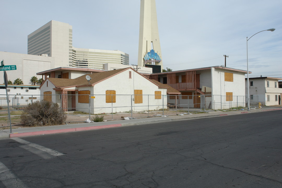 2217 S Fairfield Ave in Las Vegas, NV - Building Photo