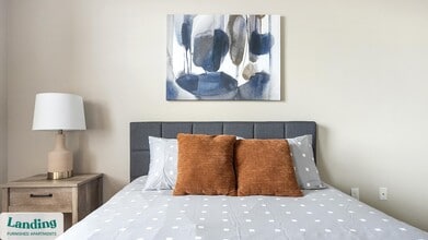 4590 Winkler Ave, Unit 8-302 in Ft. Myers, FL - Foto de edificio - Building Photo