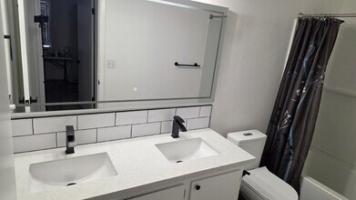 3913 Oakhill Ave in Las Vegas, NV - Building Photo - Building Photo