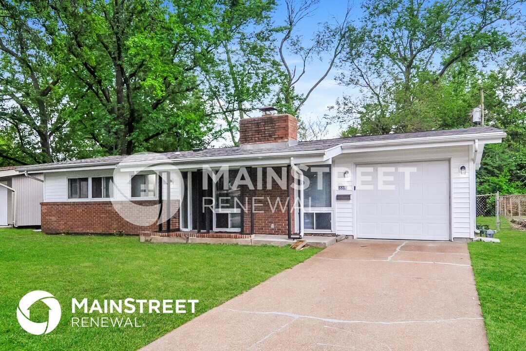 2280 St Catherine St in Florissant, MO - Building Photo