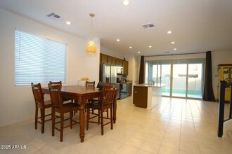 7209 S 13th Pl in Phoenix, AZ - Foto de edificio - Building Photo
