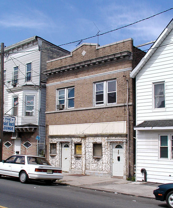 523 State St in Perth Amboy, NJ - Building Photo