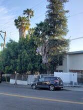 1909 Beachwood Dr in Los Angeles, CA - Building Photo - Building Photo