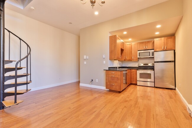 287 Hanover St, Unit 9 in Boston, MA - Building Photo - Building Photo