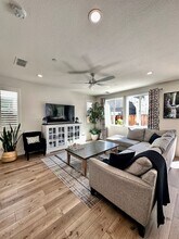 2318 Spitfire Way in Sacramento, CA - Building Photo - Building Photo