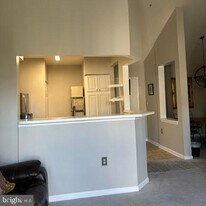 12913 Alton Square in Herndon, VA - Building Photo