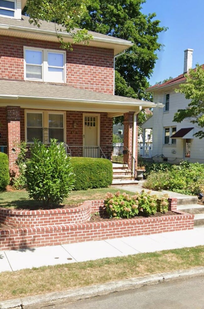 property at 821 Maryland Ave