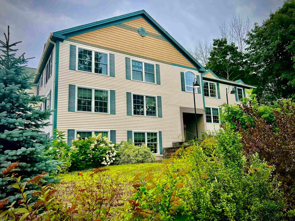 80 Main St in Ossipee, NH - Building Photo