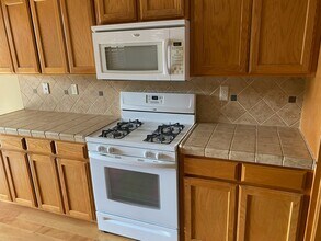 6245 W Whitley Ave in Visalia, CA - Building Photo - Building Photo