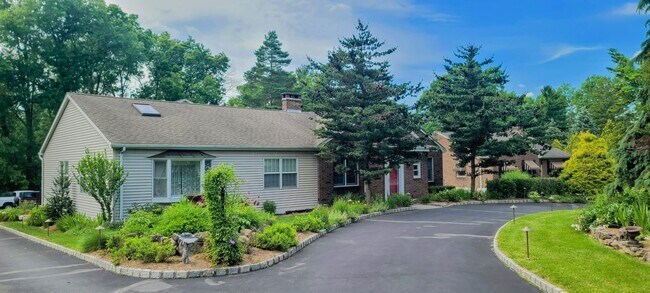 121 S Ridgedale Ave in East Hanover, NJ - Building Photo - Building Photo