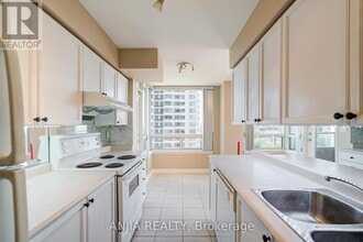1 Rean Dr in Toronto, ON - Building Photo - Building Photo