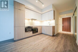 15 Queens Quay E in Toronto, ON - Building Photo - Building Photo