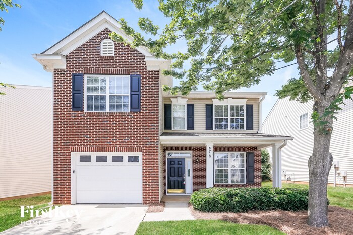 8929 Holland Park Ln in Charlotte, NC - Building Photo
