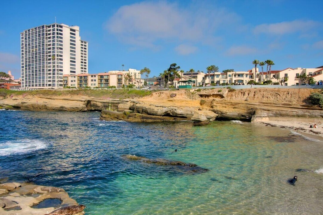 939 Coast in La Jolla, CA - Building Photo
