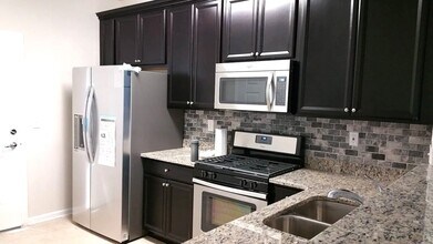 14 Iris Ln in Garfield, NJ - Building Photo - Building Photo