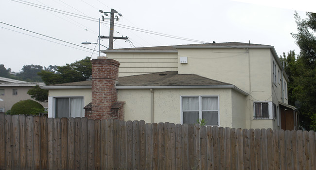 7503 Ney Ave in Oakland, CA - Building Photo - Building Photo