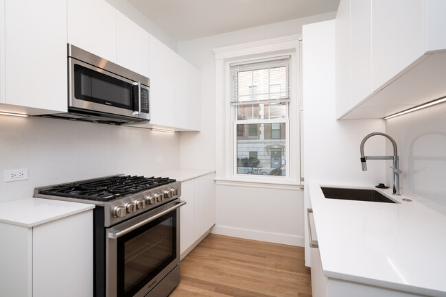 10 Forest St, Unit 3 in Cambridge, MA - Foto de edificio - Building Photo