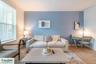 100 Wilton Cir, Unit 50-206 in Palm Coast, FL - Building Photo