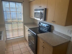 12325 Villager Ct in Tampa, FL - Foto de edificio - Building Photo