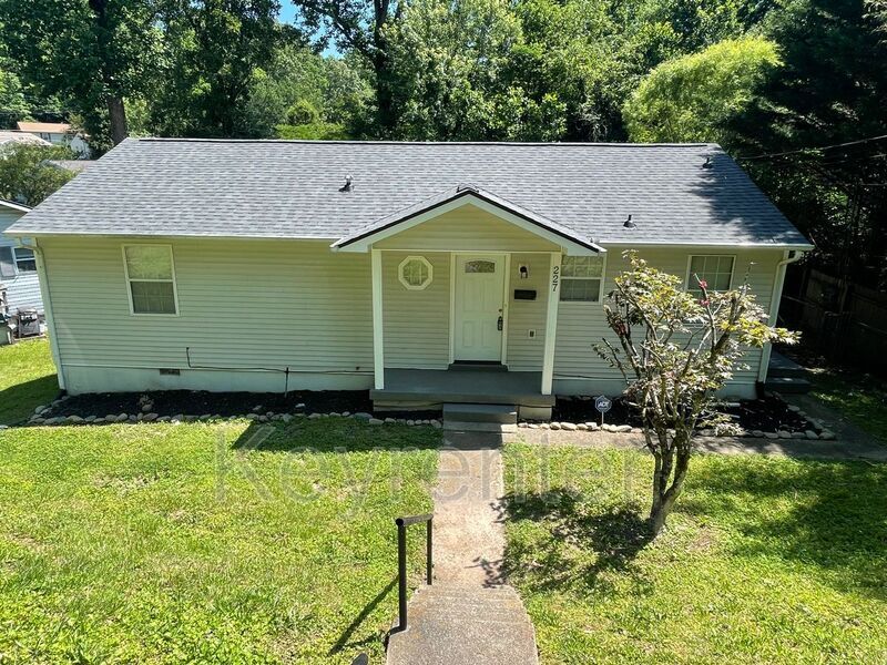 227 Alhambra Rd in Oak Ridge, TN - Building Photo