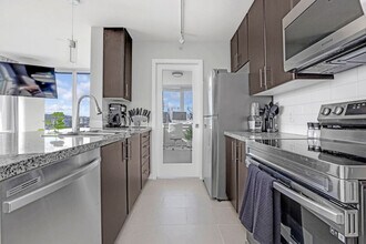 688 Abbott St in Vancouver, BC - Building Photo - Building Photo