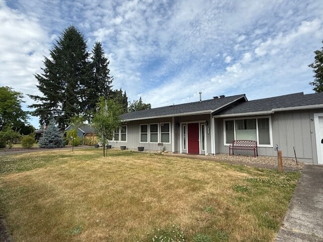 property at 1217 NW Sherwood Pl