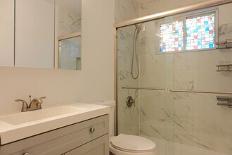 4 Massey Ct in Huntington, NY - Building Photo - Building Photo