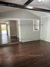 6357 Doe Run Rd in Louisville, KY - Building Photo - Building Photo