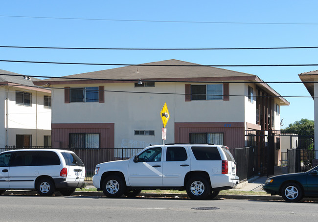 430 E Pleasant Valley Rd in Oxnard, CA - Building Photo - Building Photo