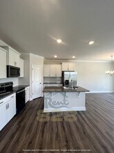 130 Creekview Rd in Hendersonville, NC - Building Photo - Building Photo