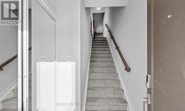 106 Parnian Pvt N in Ottawa, ON - Building Photo - Building Photo