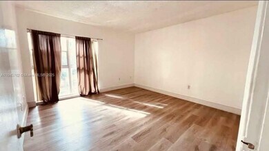 8775 Park Blvd in Miami, FL - Building Photo - Building Photo