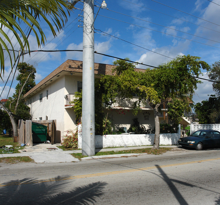 820 N 24th Ave in Hollywood, FL - Building Photo