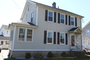 21 Dale Rd in Wethersfield, CT - Building Photo