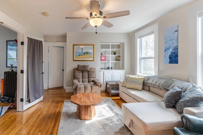 340 Harrison St, Unit Apt 1 in Manchester, NH - Building Photo - Building Photo