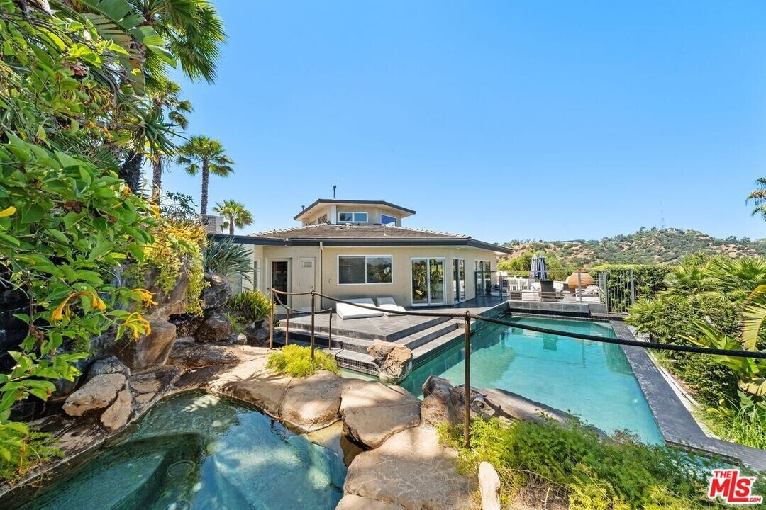2625 Mar Lu Dr in Los Angeles, CA - Building Photo