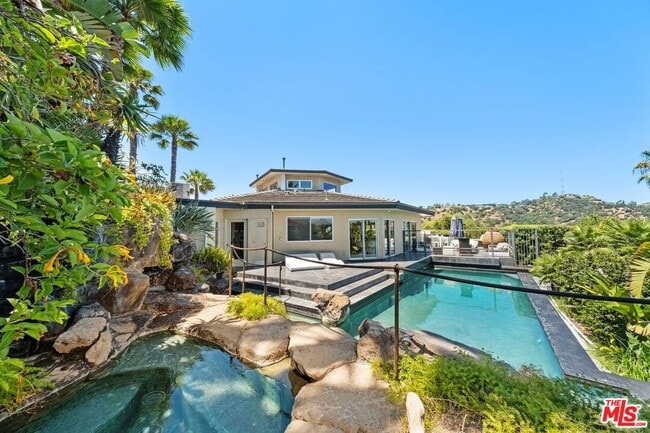 property at 2625 Mar Lu Dr