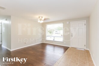 447 W Clermont Dr in Orange Park, FL - Foto de edificio - Building Photo