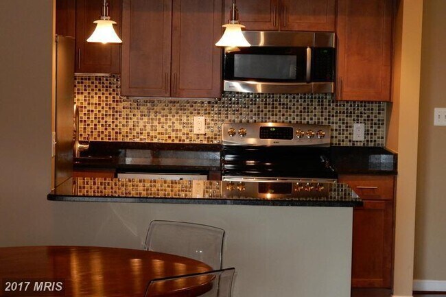 1211 S Eads St, Unit 1209 in Arlington, VA - Building Photo - Building Photo