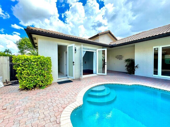 280 SW 167th Ave in Pembroke Pines, FL - Building Photo - Building Photo