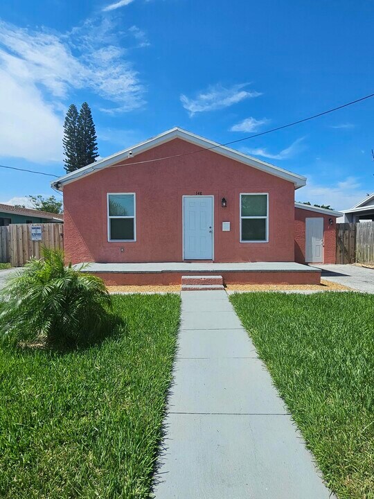148 W 14th St in Riviera Beach, FL - Building Photo