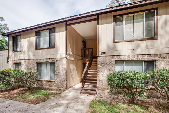 2188 Claremont Ln in Tallahassee, FL - Foto de edificio - Building Photo