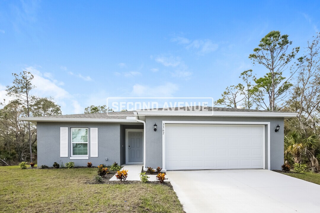 3367 Tiffiny St in Port Charlotte, FL - Building Photo