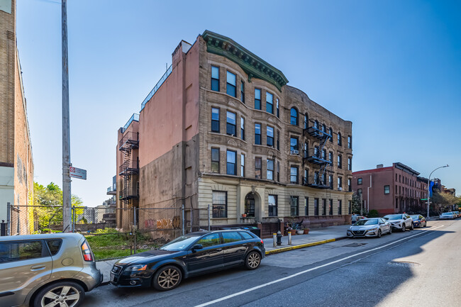 431 Classon Ave in Brooklyn, NY - Foto de edificio - Building Photo