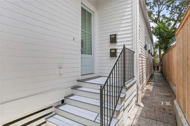 914 Foucher St, Unit 2 in New Orleans, LA - Building Photo - Building Photo